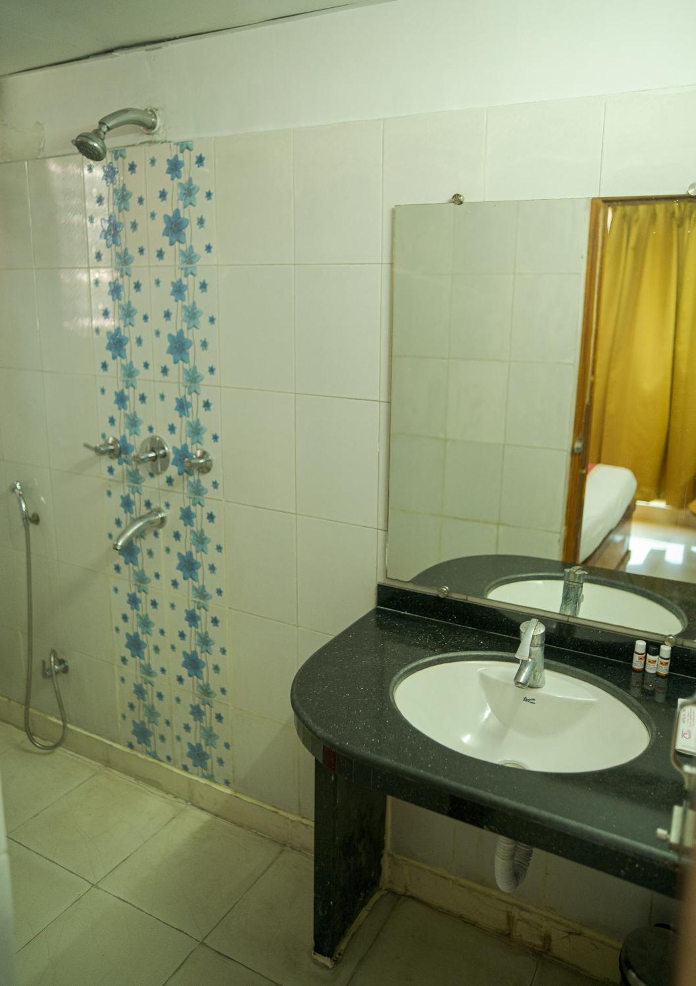 Hotel Ta-Tin Durgāpur المظهر الخارجي الصورة